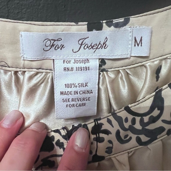 For Joseph blouse Size: M Color: Black/ white print 100% silk like New - Picture 3 of 7